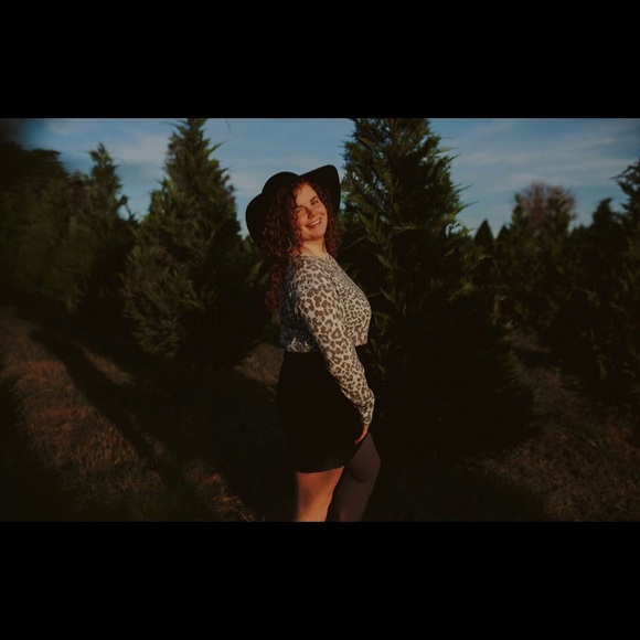 Meet your Posher, Ansley - Picture 1 of 1